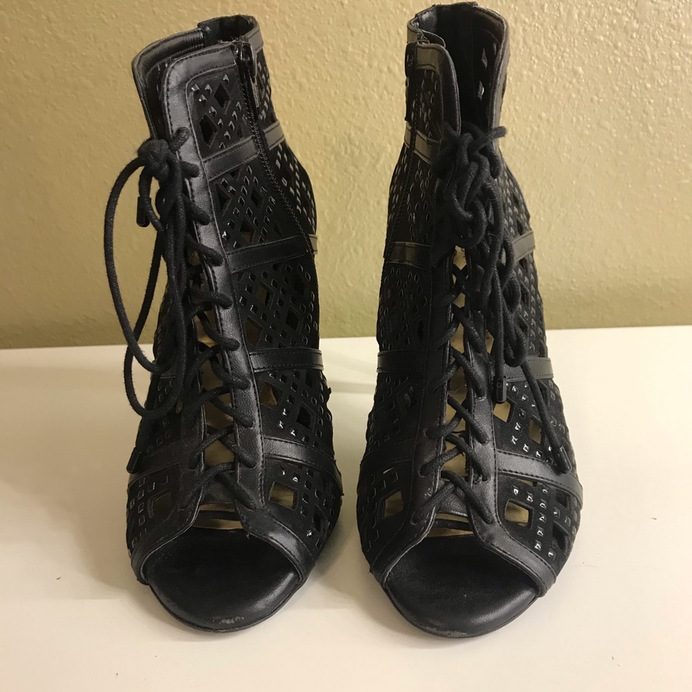 Gianni Bini booties